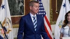 Όταν ο υπουργός Μεταφορών του Τραμπ χόρευε... ημίγυμνος σε ριάλιτι του MTV - Δείτε το viral βίντεο με τον Σον Ντάφι