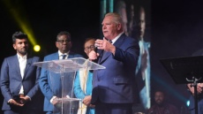 Το Οντάριο διέκοψε τα αντίποινα στις ΗΠΑ μετά την αναβολή των δασμών του Τραμπ στον Καναδά 