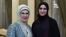 Αυτή είναι η νέα πρώτη κυρία της Συρίας - Στο πλευρό της συζύγου του Ερντογάν η πρώτη εμφάνισή της στο εξωτερικό