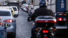 Σύγκρουση φορτηγών στην Αττική Οδό με ένα τραυματία