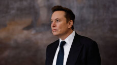 Ο Μασκ συνεχίζει την επέλαση στο δημόσιο με τις ευλογίες Τραμπ: Μετά τη USAID, η παιδεία και το Πεντάγωνο