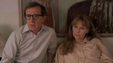 Η Μία Φάροου κλείνει τα 80: Η λαμπερή καριέρα, ο έρωτας με τον Γούντι Άλεν που κατέληξε σε μίσος και ο Φρανκ Σινάτρα