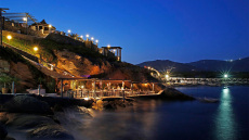 Πόλεμος δικηγόρων για την «Σπηλιά» της Μυκόνου - Αλέξης Κούγιας εναντίον Νίκου Αγαπηνού