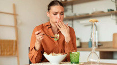 Επιδημία σαλμονέλας λόγω ακραίας ζέστης – Ο ρόλος της κλιματικής αλλαγής στην έξαρση τροφικών δηλητηριάσεων