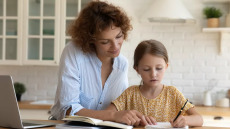 Μισείτε τα μαθηματικά; Πότε φταίνε οι γονείς για το άγχος των παιδιών με τους αριθμούς