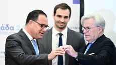 Το νέο εργαλείο για τον εντοπισμό πλαστών φαρμάκων παρουσίασε ο Γεωργιάδης