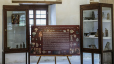 Πέγκυ Ζουμπουλάκη: Στα ελληνικά  μουσεία θα μοιραστούν τα 6000 αρχαία αντικείμενα  της δωρεάς της 