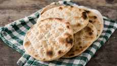 «Πάμε Supermarket» – Σήμερα: Ψωνίζουμε πίτα για τορτίγια, πεϊνιρλί και σουβλάκι