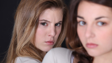 Ζήλεια: Είναι ψυχοφθόρα αλλά κρύβει μια απρόσμενη εύνοια – Πού υπερτερούν όσοι φθονούν