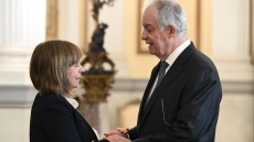 H Κατερίνα Σακελλαροπούλου τηλεφώνησε στον Κώστα Τασούλα: Του ευχήθηκε καλή επιτυχία