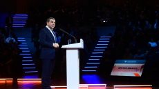 Ο Τσίπρας επιστρέφει στα ακαδημαϊκά αμφιθέατρα: Βραβεύει τους αριστούχους στη Θεσσαλονίκη, ετοιμάζει διαλέξεις στο Harvard