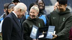 Άγνοια ή τρολάρισμα; Η επική ερώτηση του Βασιλιά Κάρολου στον αρχηγό της Τότεναμ - Δείτε βίντεο