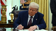 Τα αγγλικά ως επίσημη γλώσσα των ΗΠΑ καθορίζει με διάταγμα ο Τραμπ