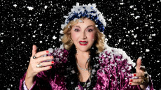 Υρώ Μανέ: Υποδύεται την ηρωίδα του συγκλονιστικού βιβλίου του Μάτεσι «Η μητέρα του σκύλου»