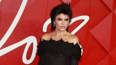 Λίζα Ρίνα: Υποστηρίζει πως η ερωτική της ζωή έγινε καλύτερη μετά τα 60 - Νιώθω πιο ελεύθερη και γεμάτη αυτοπεποίθηση, είπε