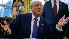 Ο Τραμπ απαγόρευσε επ' αόριστον στο Associated Press την πρόσβαση στο Οβάλ Γραφείο και το Air Force One