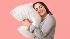 Δυσκοιλιότητα: Μήπως αρκεί να αλλάξετε πλευρό στον ύπνο για να «πάρει μπρος» το έντερο;