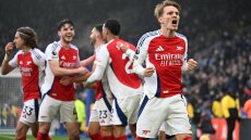 Premier League, Λέστερ-Άρσεναλ 0-2: Ο Μερίνο την κράτησε ζωντανή στη μάχη του τίτλου - Δείτε βίντεο