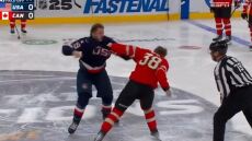 Άγριο ξύλο σε αγώνα ΗΠΑ-Καναδάς στο χόκεϊ επί πάγου: Πλακώθηκαν τρεις φορές μέσα στα πρώτα 9 δευτερόλεπτα - Δείτε βίντεο