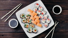 Πόσο ασφαλή είναι τα ωμά θαλασσινά και ψάρια;