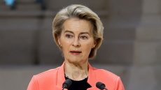 Κάναμε απολογισμό με τους Στάρμερ και Μακρόν για τις επαφές μας με την Ουάσινγκτον, λέει η Φον ντερ Λάιεν 