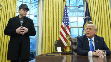 Είναι απλά ένας σύμβουλος, δεν παίρνει αποφάσεις, ισχυρίζεται ο Λευκός Οίκος για τον Μασκ