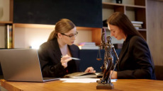 Νομική Προστασία: Τι καλύπτει και σε ποιες περιπτώσεις στηρίζει τον ασφαλισμένο