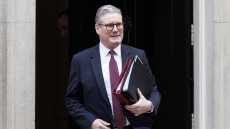 Στην πρώτη συμφωνία μετά το Brexit έφτασαν ΕΕ και Βρετανία - Άμυνα, ασφάλεια, αλιεία και κινητικότητα των νέων στο επίκεντρο