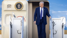 Επιβατικό αεροσκάφος πέταγε πάνω από τη Νέα Υόρκη πολύ κοντά στο Air Force One που μετέφερε τον Τραμπ στο Λονδίνο 