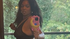 Η selfie της Lizzo με εσώρουχα για να γιορτάσει την εντυπωσιακή αλλαγή στη σιλουέτα της