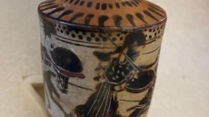 Υπουργείο Πολιτισμού: Επαναπατρίστηκε από τις ΗΠΑ αττικό μελανόμορφο ληκύθιο που είχε βρεθεί στον Κεραμεικό