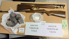 Συνελήφθη 43χρονος στη Θεσσαλονίκη - Έκρυβε 3 κιλά ηρωίνης σε κρύπτη στο ντουλαπάκι του αυτοκινήτου