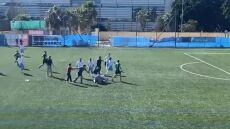 Άγρια επεισόδια σε αγώνα τοπικού στην Μάλαγα: Ποδοσφαιριστής κλωτσάει στο κεφάλι τον αντίπαλο προπονητή - Βίντεο