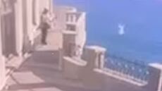 Κριμαία: Πέταξε γάτα από μπαλκόνι σε ύψος 40 μέτρων επειδή «αντιστάθηκε» στα χάδια του - Δείτε βίντεο