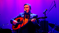 Μανώλης Λιδάκης: Όταν άφησε... άφωνη την Βιτάλη - Τα σκυλάδικα, τα καμπαρέ, ο Μίκης Θεοδωράκης και η κατάθλιψη