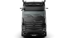 To αυτοκινούμενο της Brabus τα σπάει