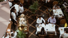 Χρονοκράτηση: Πόση ώρα δικαιούμαστε σε ένα τραπέζι εστιατορίου;