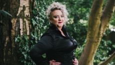 Καζ Χόκινς: Η χαρισματική perfomer έρχεται για πρώτη φορά στην Ελλάδα