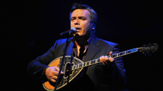 Μανώλης Λιδάκης: Οι προσωπικές εξομολογήσεις για την καριέρα του, τα καλλιτεχνικά κυκλώματα και τις ουσίες