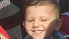 Συγκέντρωση την Κυριακή στο Σύνταγμα στη μνήμη του Άγγελου που κακοποιήθηκε από τη μητέρα και τον σύντροφό της