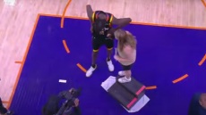 Δημοσιογράφος ανέβηκε σε σκάλα για να πάρει συνέντευξη από τον ύψους 2,20μ. Μπολ Μπολ των Σανς