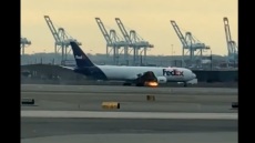 ΗΠΑ: Εμπορευματικό αεροσκάφος της FedEx έκανε αναγκαστική προσγείωση στο Νιου Τζέρσεϊ λόγω φωτιάς στον κινητήρα