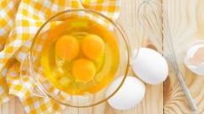 Αυγά: 4 υλικά για να τα αντικαταστήσετε σε αλμυρές και γλυκές συνταγές