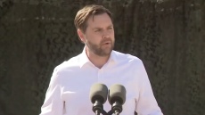 Στα σύνορα με το Μεξικό ο Βανς - «Δεν χρειαζόμασταν νόμους, αλλά έναν πρόεδρο που μας έδωσε τα μέσα»