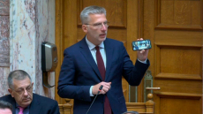 Σκέρτσος σε Φάμελλο: Αυτό είναι συγκάλυψη, η φωτογραφία σας στη σύσκεψη το βράδυ της τραγωδίας στο Μάτι