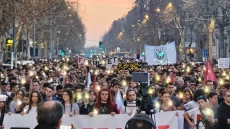 Φοιτητές και μαθητές πλημμύρισαν το Βελιγράδι - Διαδήλωση  συμπαράστασης στους δημοσιογράφους της δημόσιας τηλεόρασης