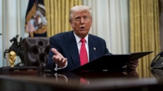 Στη δημοσιότητα δίνει ο Τραμπ την Τρίτη 80.000 σελίδες αρχείων για τη δολοφονία Κένεντι