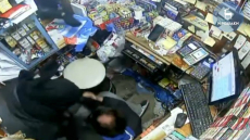 Ξυλοκόπησαν άγρια υπάλληλο περιπτέρου στη Ρόδο για να τον ληστέψουν - Βίντεο