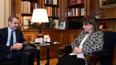 Τελευταία συνάντηση Μητσοτάκη - Σακελλαροπούλου: Σας ευχαριστώ για την προσφορά σας στην πατρίδα