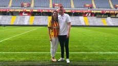 Γουίλ Στιλ: Από την εντατική στο πλευρό της συντρόφου του, στον πάγκο στη μεγάλη νίκη της Λανς επί της Μαρσέιγ